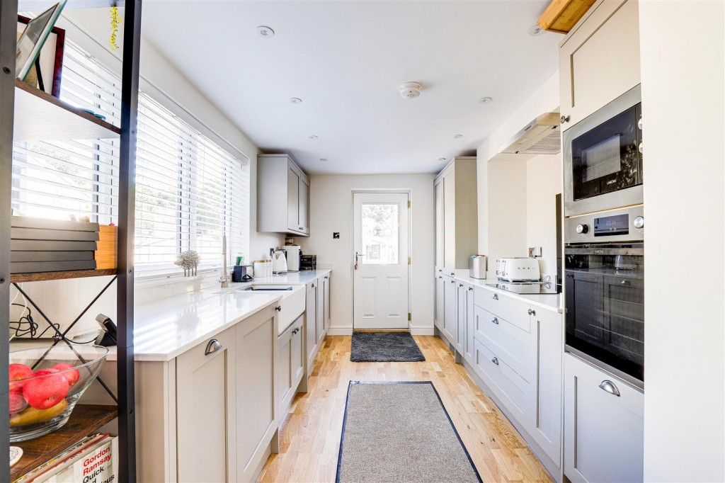 Lowdham Road, Gunthorpe, Nottinghamshire, NG14 7ES