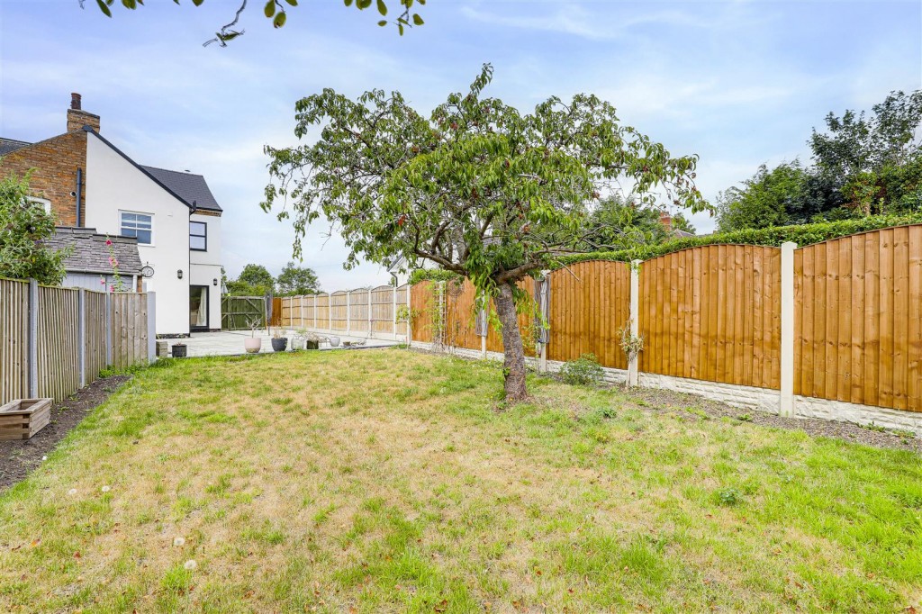 Lowdham Road, Gunthorpe, Nottinghamshire, NG14 7ES