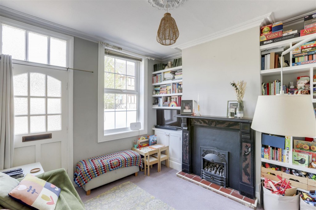 Chapel Street, Bramcote, Nottinghamshire, NG9 3HB