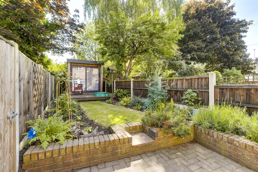 Chapel Street, Bramcote, Nottinghamshire, NG9 3HB