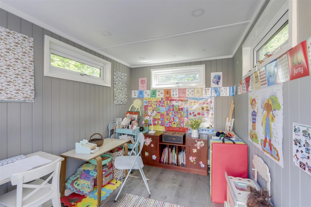 Chapel Street, Bramcote, Nottinghamshire, NG9 3HB