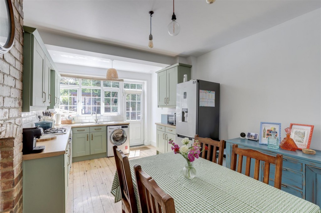 Chapel Street, Bramcote, Nottinghamshire, NG9 3HB