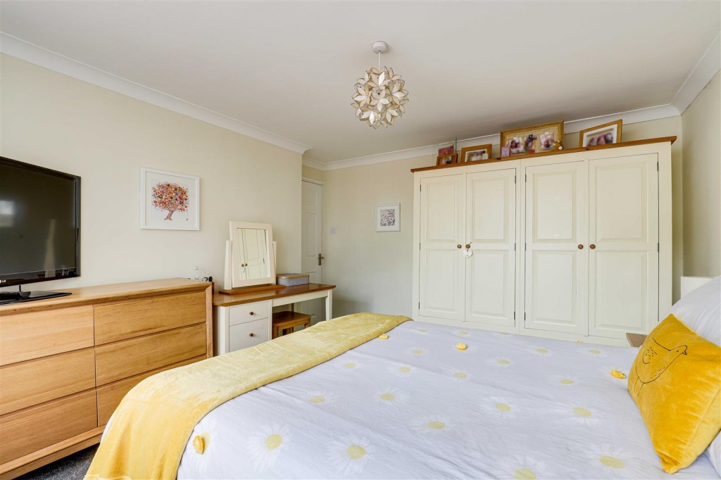 Revelstoke Way, Rise Park. Nottinghamshire, NG5 5AR