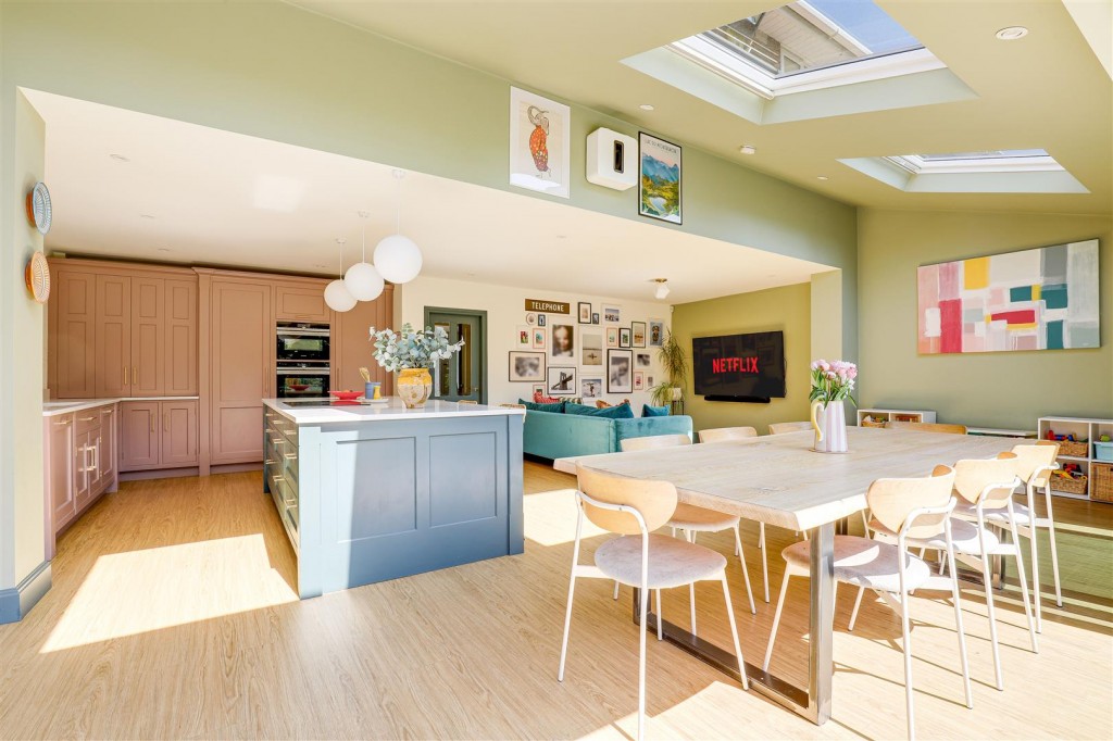 Woodchurch Road, Arnold, Nottinghamshire, NG5 8NJ