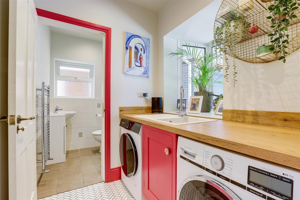 Woodchurch Road, Arnold, Nottinghamshire, NG5 8NJ