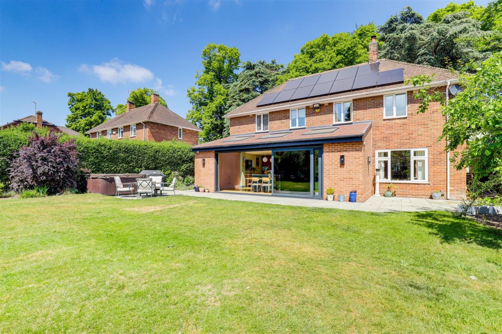 Woodchurch Road, Arnold, Nottinghamshire, NG5 8NJ