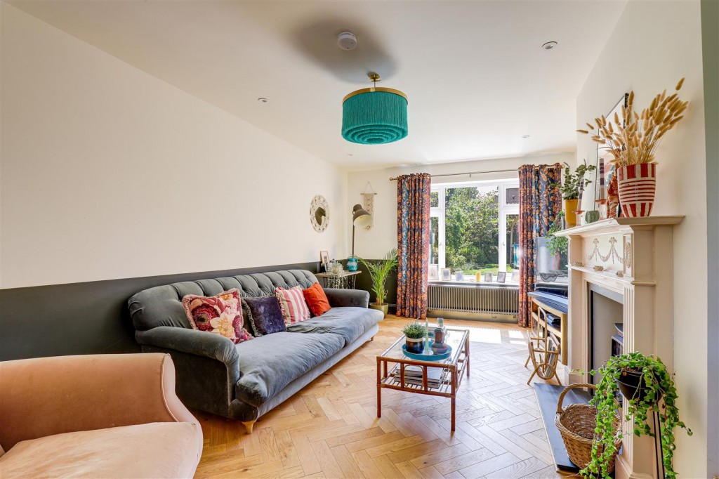 Woodchurch Road, Arnold, Nottinghamshire, NG5 8NJ