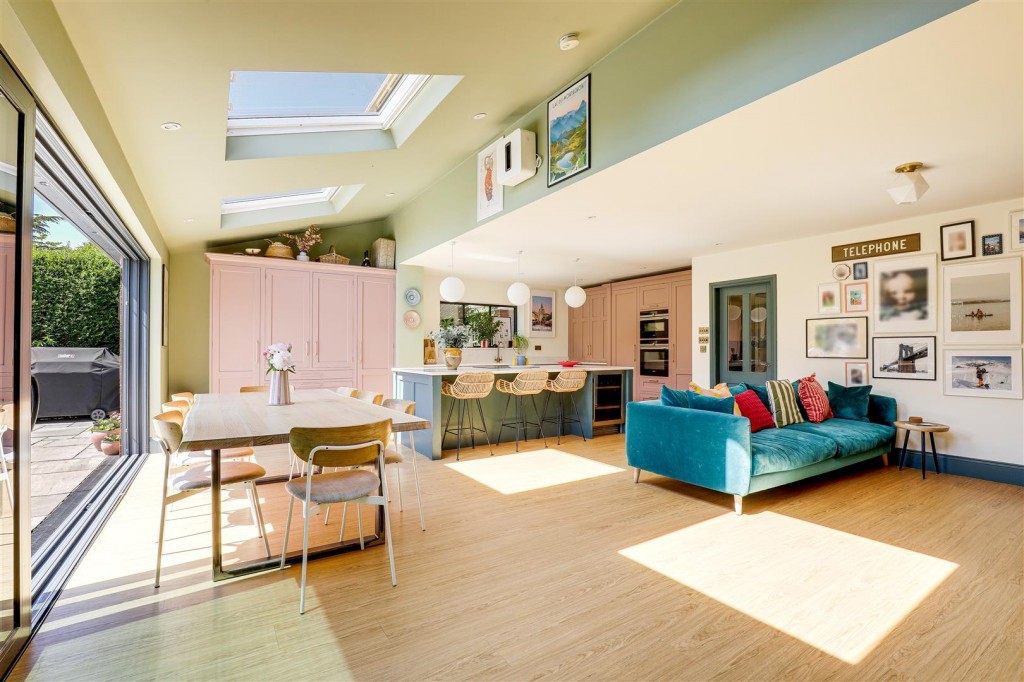 Woodchurch Road, Arnold, Nottinghamshire, NG5 8NJ