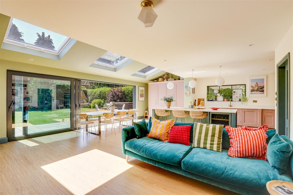 Woodchurch Road, Arnold, Nottinghamshire, NG5 8NJ
