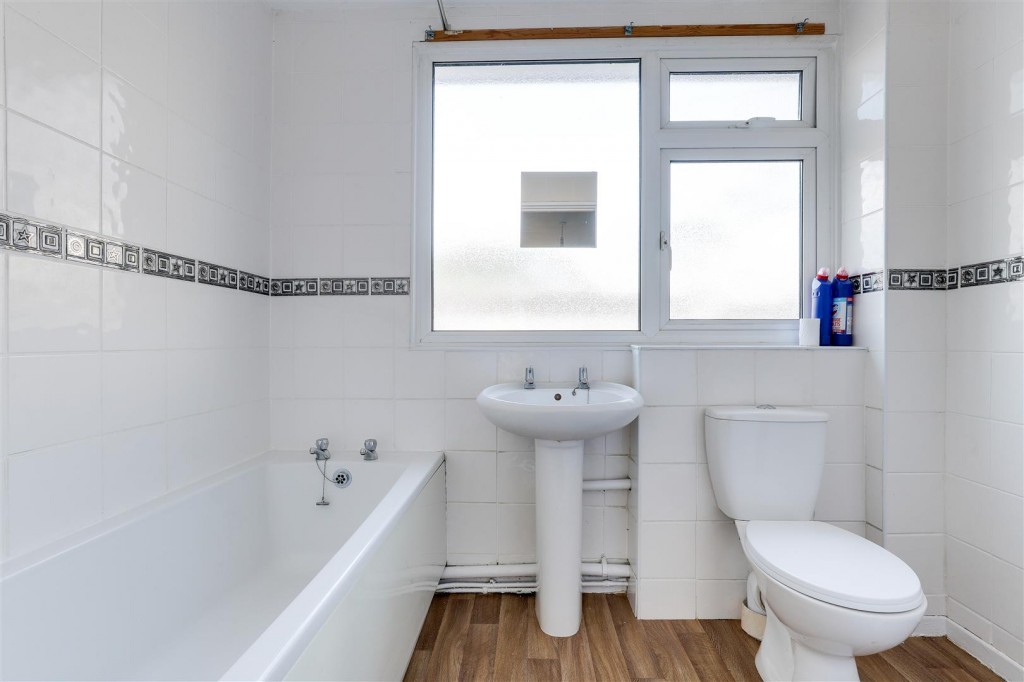 Glenlivet Gardens, Clifton, Nottingham, NG11 8QB