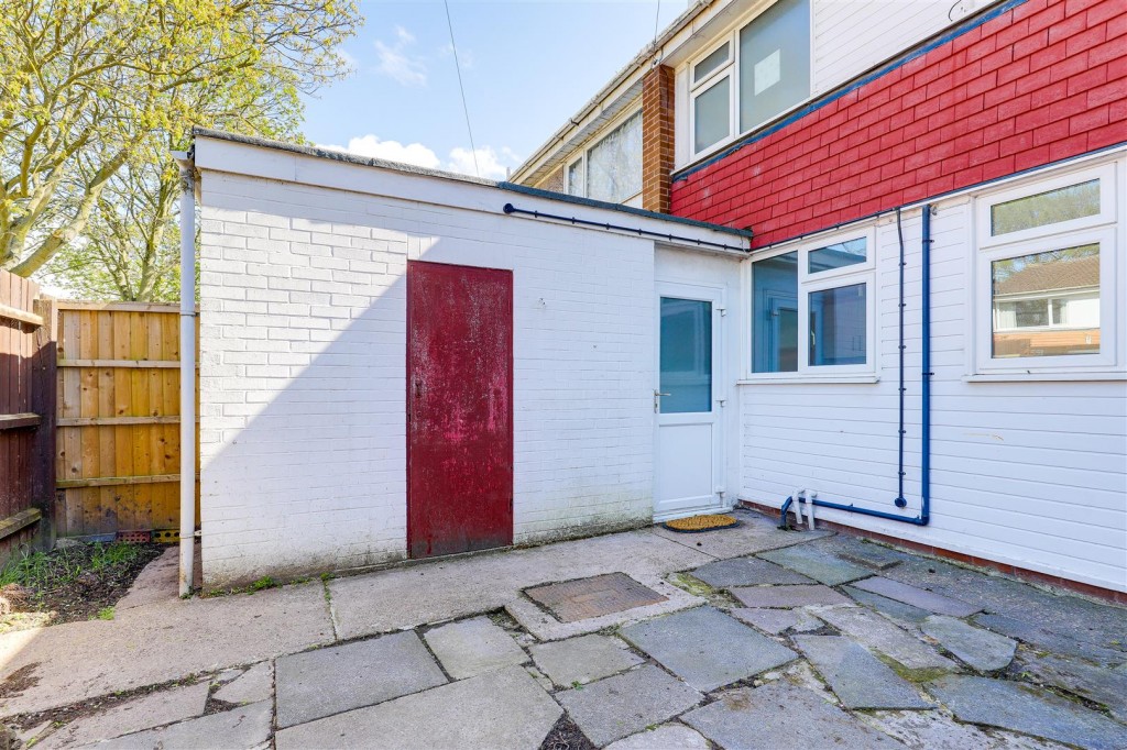 Glenlivet Gardens, Clifton, Nottingham, NG11 8QB