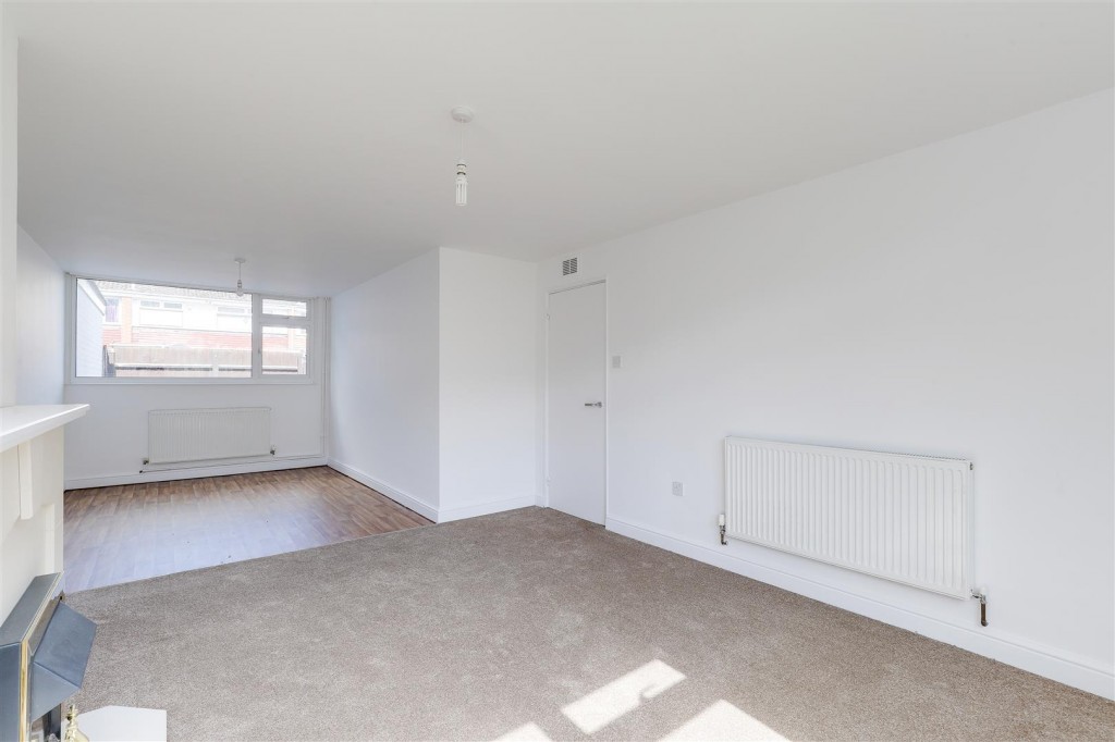 Glenlivet Gardens, Clifton, Nottingham, NG11 8QB