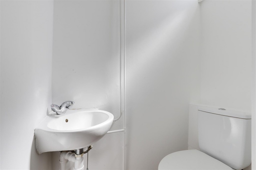Glenlivet Gardens, Clifton, Nottingham, NG11 8QB