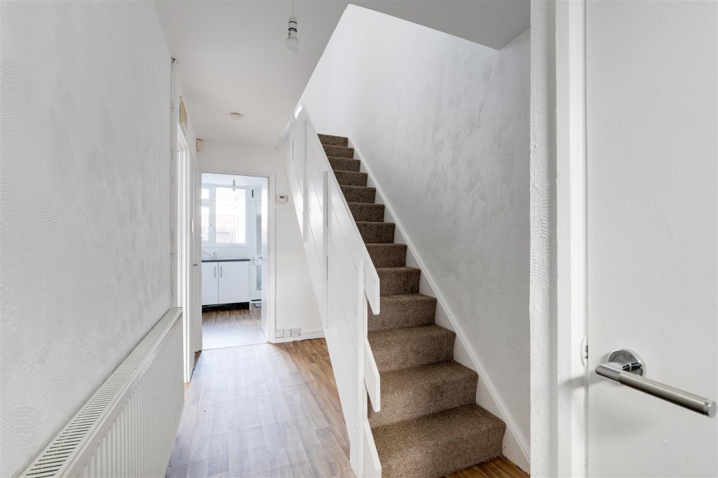 Glenlivet Gardens, Clifton, Nottingham, NG11 8QB