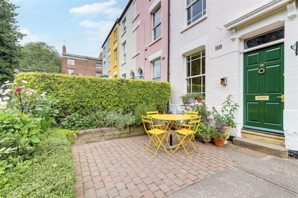 Promenade, Victoria Park, Nottinghamshire, NG3 1HB