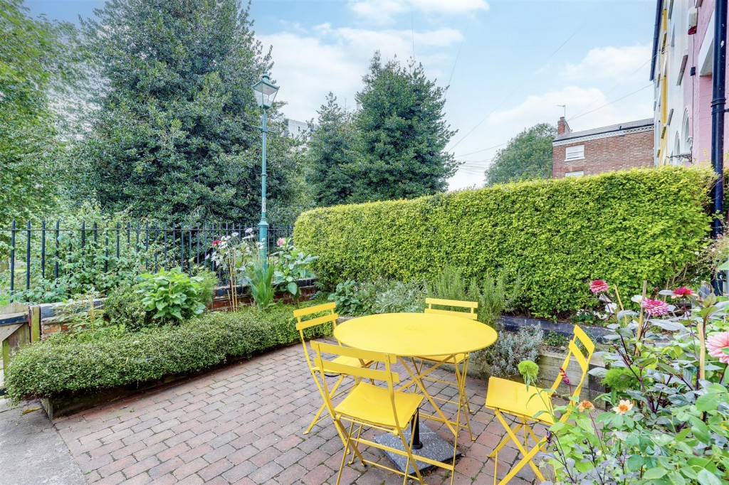 Promenade, Victoria Park, Nottinghamshire, NG3 1HB