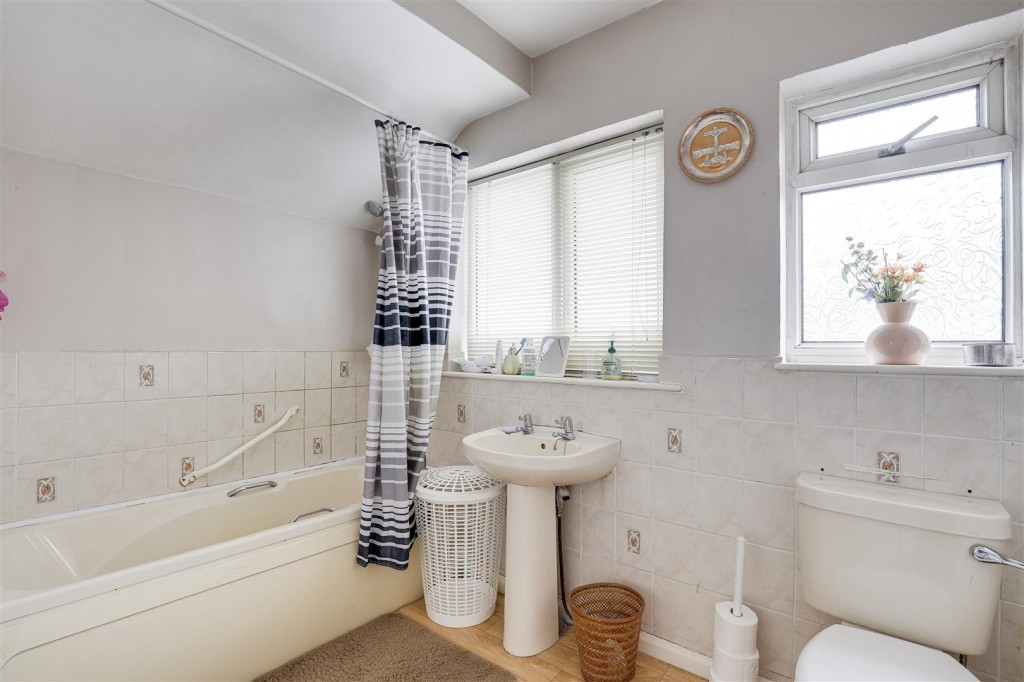 Newlyn Drive, Aspley, Nottinghamshire, NG8 5GX