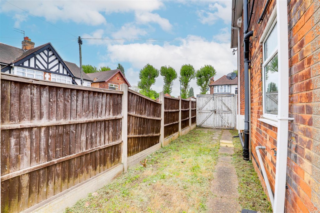 Newlyn Drive, Aspley, Nottinghamshire, NG8 5GX