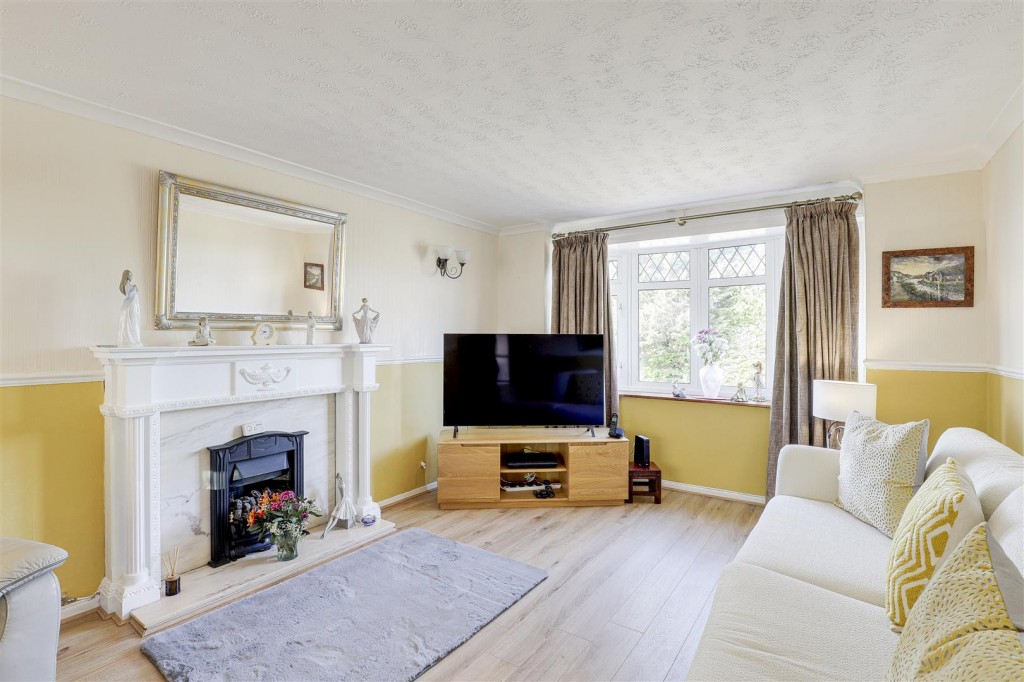 Lavender Crescent, Carlton, Nottinghamshire, NG4 3QY