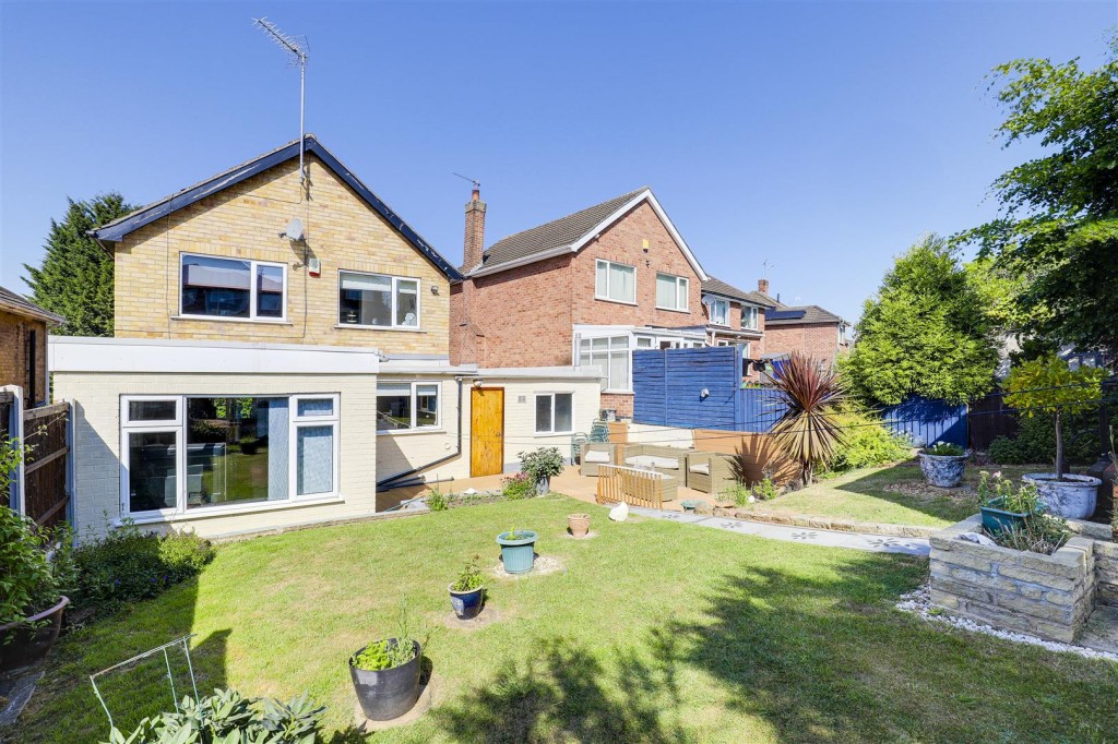 Lavender Crescent, Carlton, Nottinghamshire, NG4 3QY