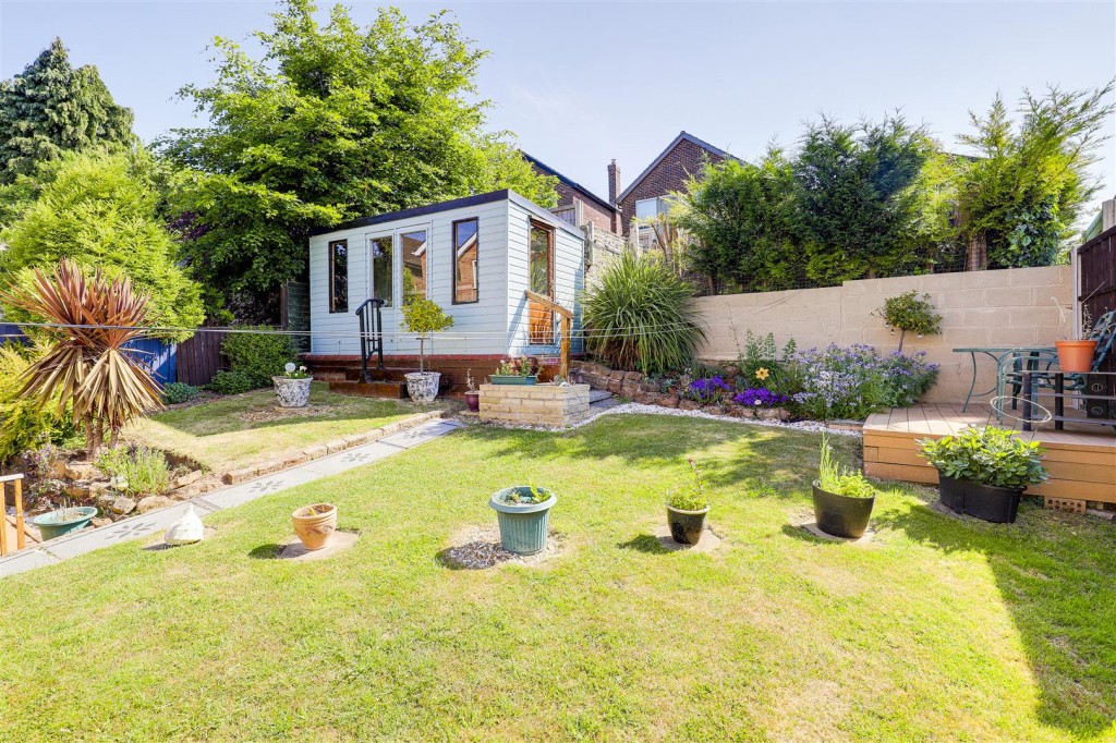 Lavender Crescent, Carlton, Nottinghamshire, NG4 3QY