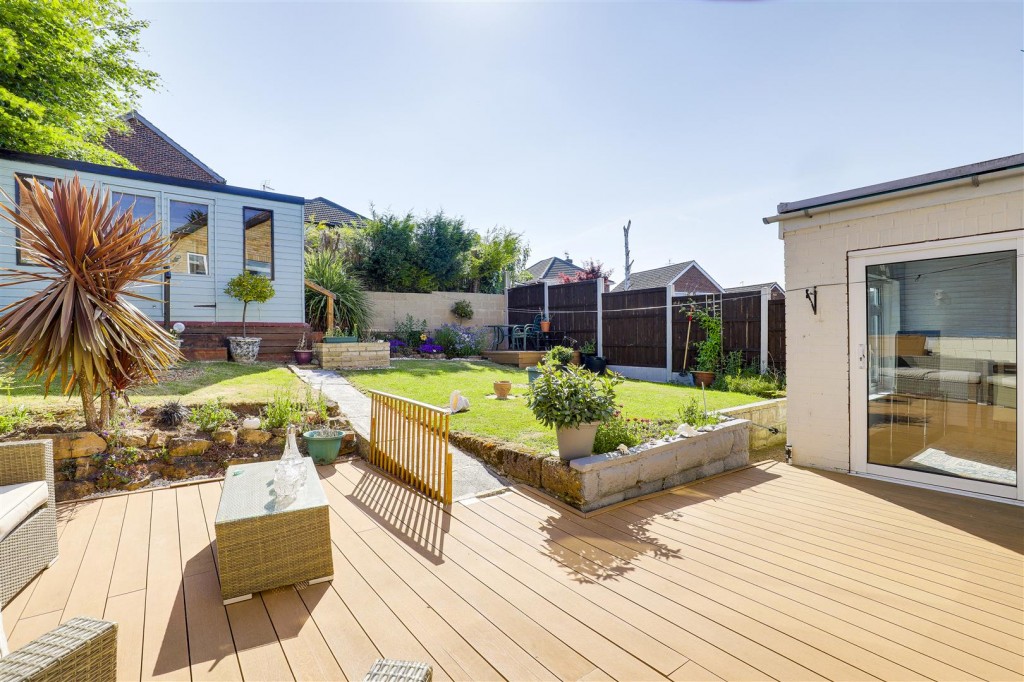 Lavender Crescent, Carlton, Nottinghamshire, NG4 3QY