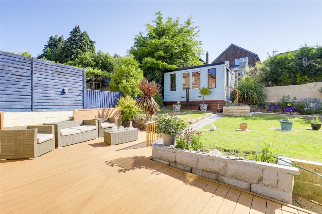Lavender Crescent, Carlton, Nottinghamshire, NG4 3QY