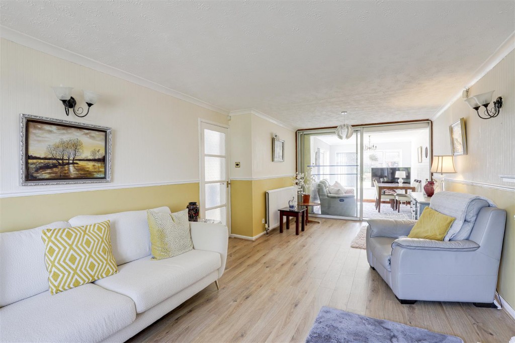 Lavender Crescent, Carlton, Nottinghamshire, NG4 3QY
