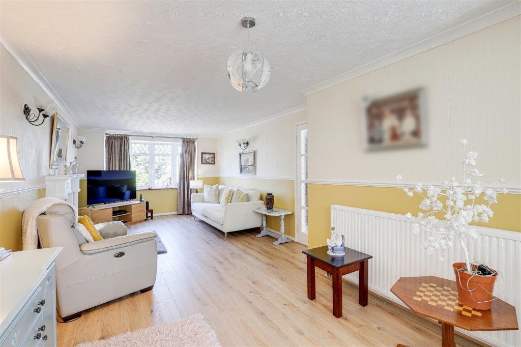 Lavender Crescent, Carlton, Nottinghamshire, NG4 3QY
