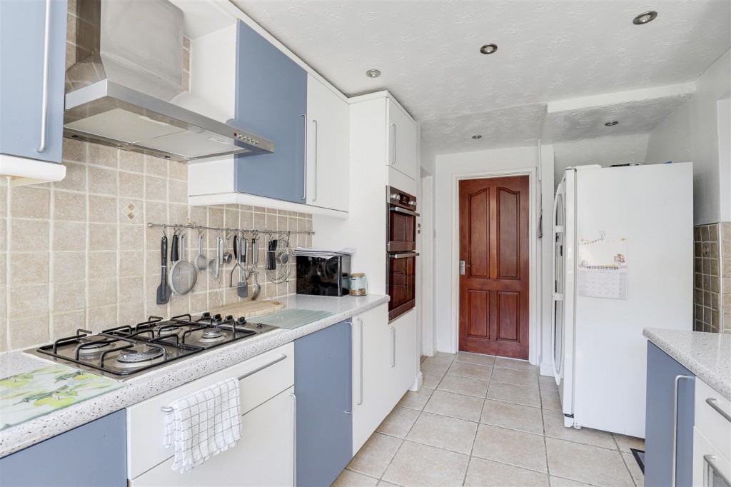 Lavender Crescent, Carlton, Nottinghamshire, NG4 3QY