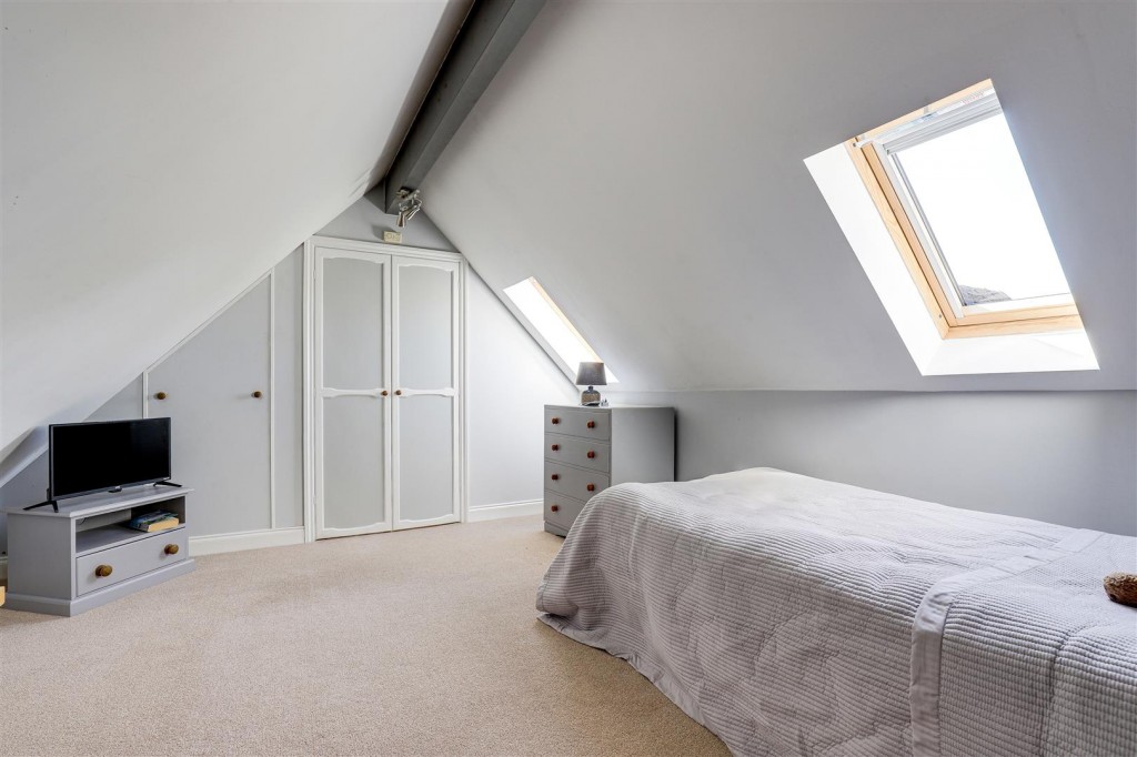 Holgate, Clifton Village, Nottinghamshire, NG11 8NH