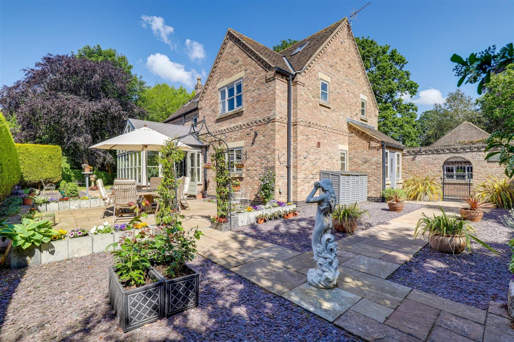 Holgate, Clifton Village, Nottinghamshire, NG11 8NH