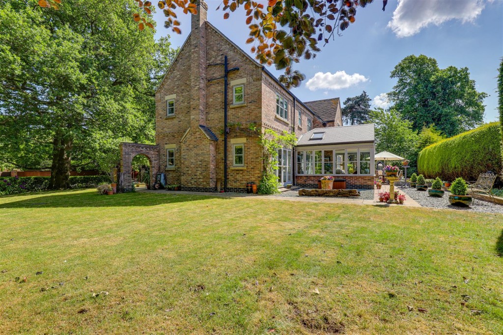 Holgate, Clifton Village, Nottinghamshire, NG11 8NH