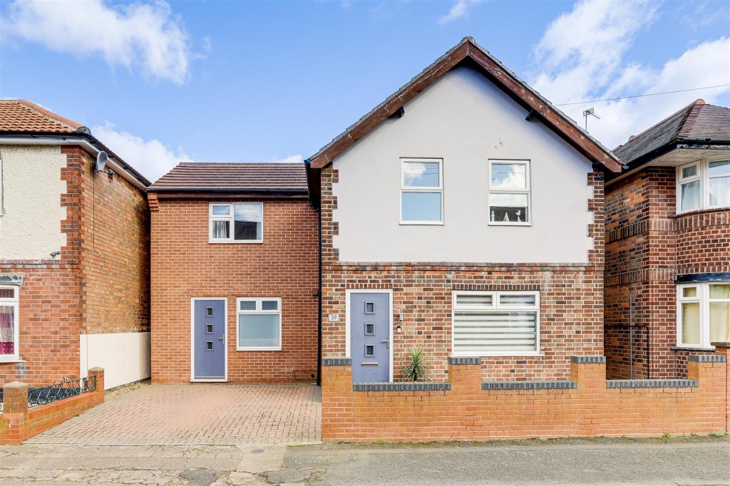 Thorneywood Road, Long Eaton, Derbyshire, NG10 2DZ