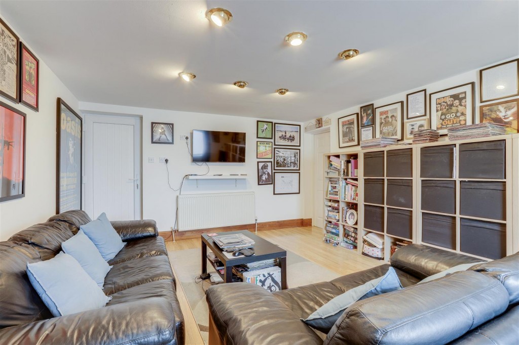 Thorneywood Road, Long Eaton, Derbyshire, NG10 2DZ