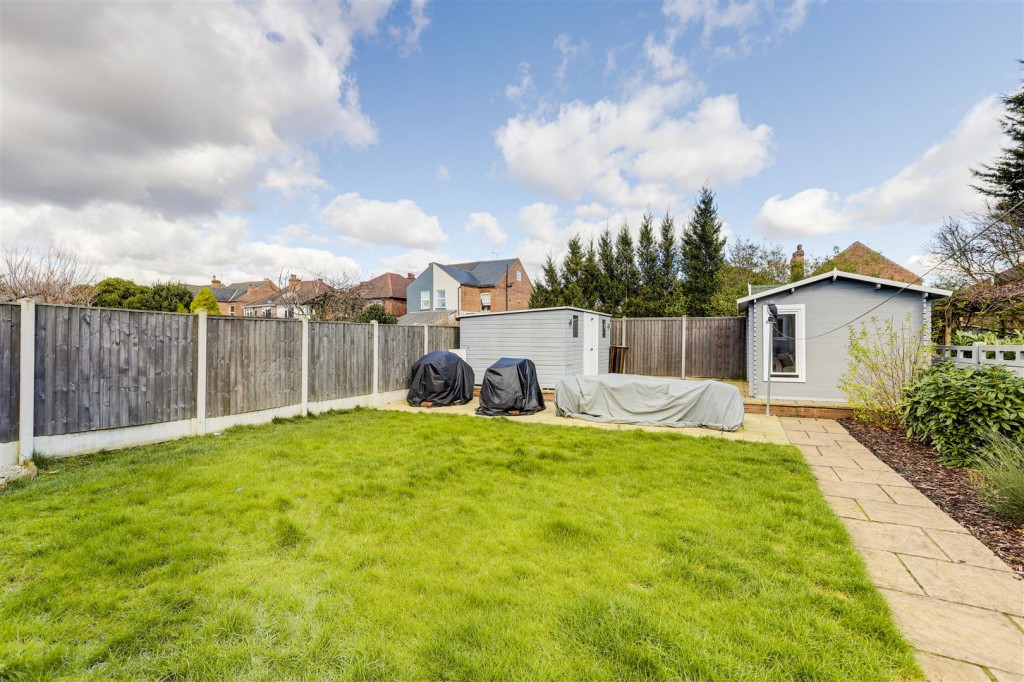 Thorneywood Road, Long Eaton, Derbyshire, NG10 2DZ