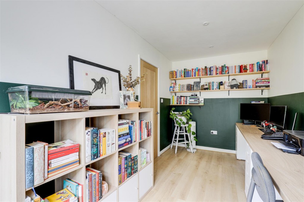 Cherrywood Gardens, Carlton, Nottinghamshire, NG3 6LS