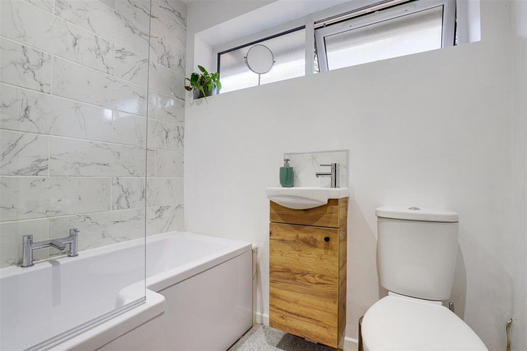 Cherrywood Gardens, Carlton, Nottinghamshire, NG3 6LS