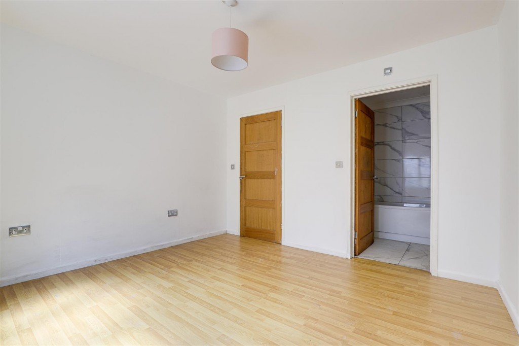 Hucknall Road, Sherwood, Nottinghamshire, NG5 1FG