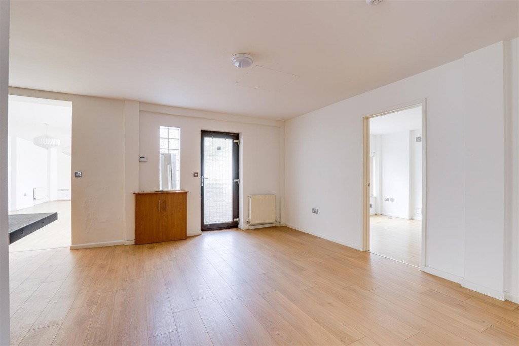 Hucknall Road, Sherwood, Nottinghamshire, NG5 1FG