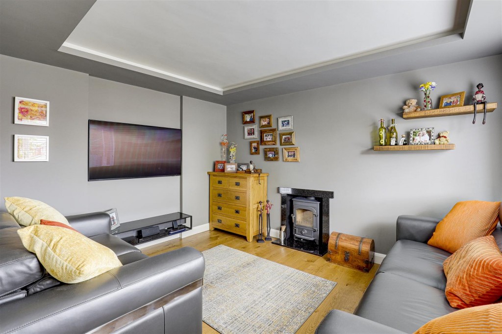Walk Mill Drive, Hucknall, Nottinghamshire, NG15 8BY