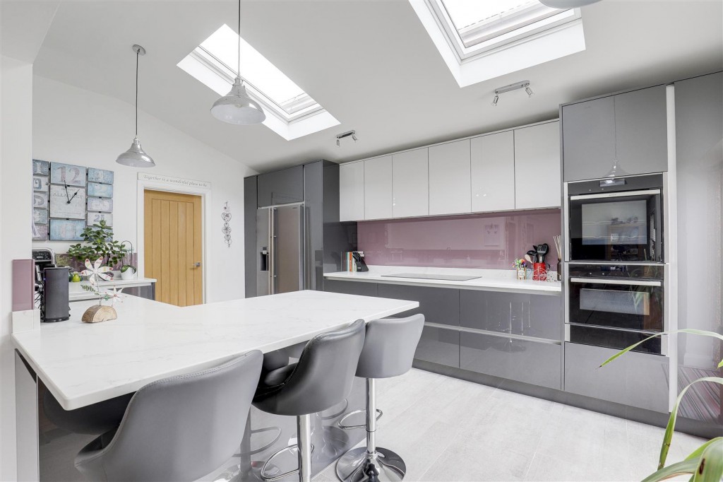 Walk Mill Drive, Hucknall, Nottinghamshire, NG15 8BY