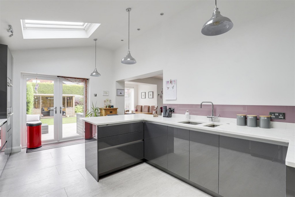 Walk Mill Drive, Hucknall, Nottinghamshire, NG15 8BY