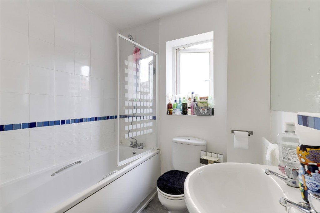 Edmonstone Crescent, Bestwood, Nottinghamshire, NG5 5UW
