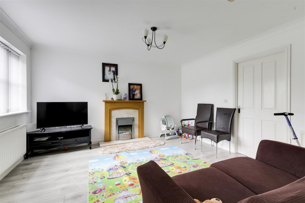 Edmonstone Crescent, Bestwood, Nottinghamshire, NG5 5UW