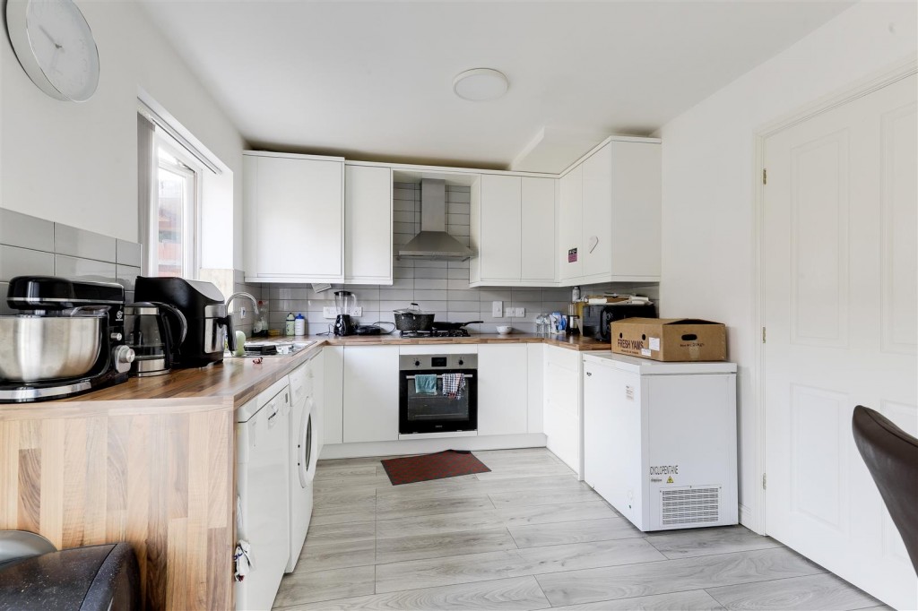 Edmonstone Crescent, Bestwood, Nottinghamshire, NG5 5UW
