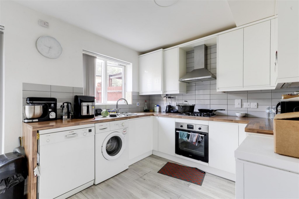 Edmonstone Crescent, Bestwood, Nottinghamshire, NG5 5UW
