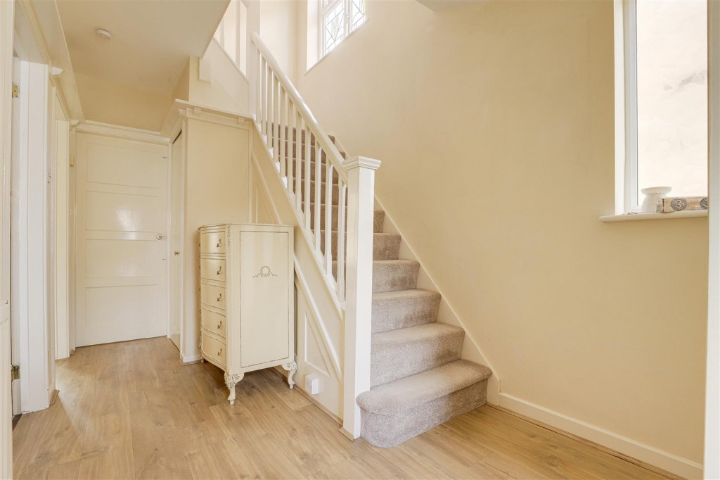 Seaford Avenue, Wollaton, Nottinghamshire, NG8 1LB