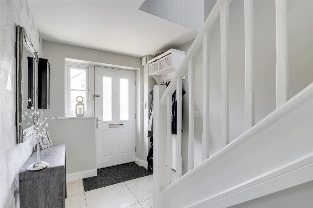 Chalfont Drive, Nottingham, Nottinghamshire, NG8 3LT