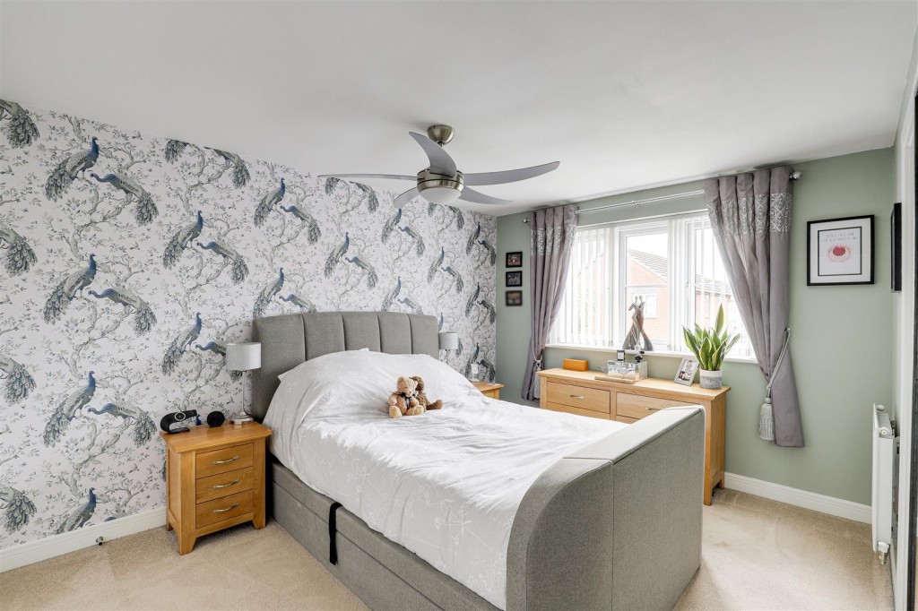 Chalfont Drive, Nottingham, Nottinghamshire, NG8 3LT